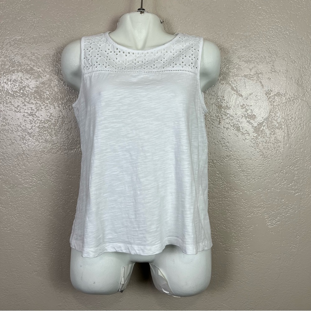 5 for $30 St John’s bay women sleeveless casual comfort classic white top size M